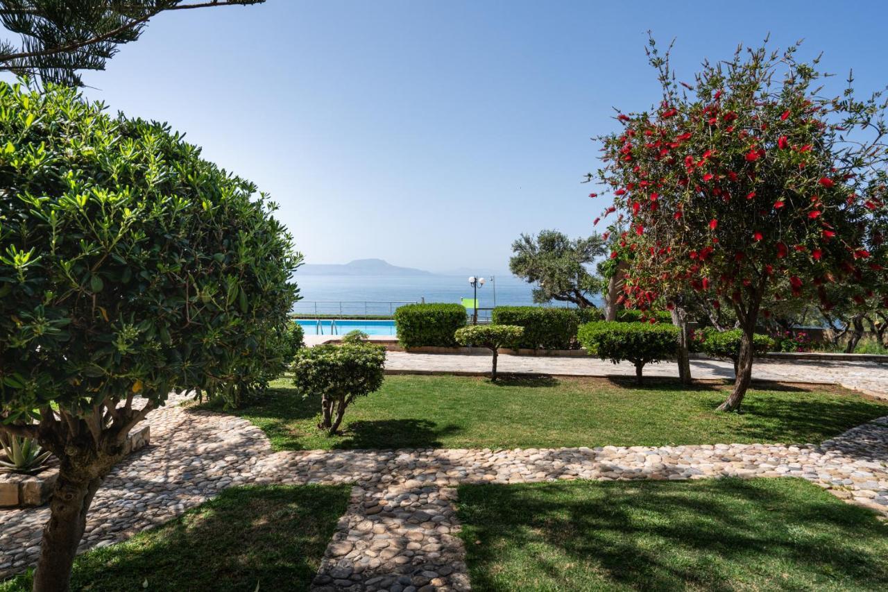 Beachfront Family Villa Katerina With Private Pool, Playground, Bbq & Amazing Sea Views! Petres  Экстерьер фото