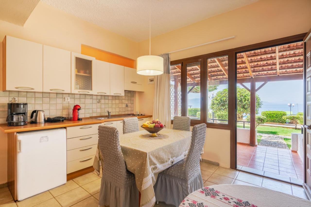 Beachfront Family Villa Katerina With Private Pool, Playground, Bbq & Amazing Sea Views! Petres  Экстерьер фото