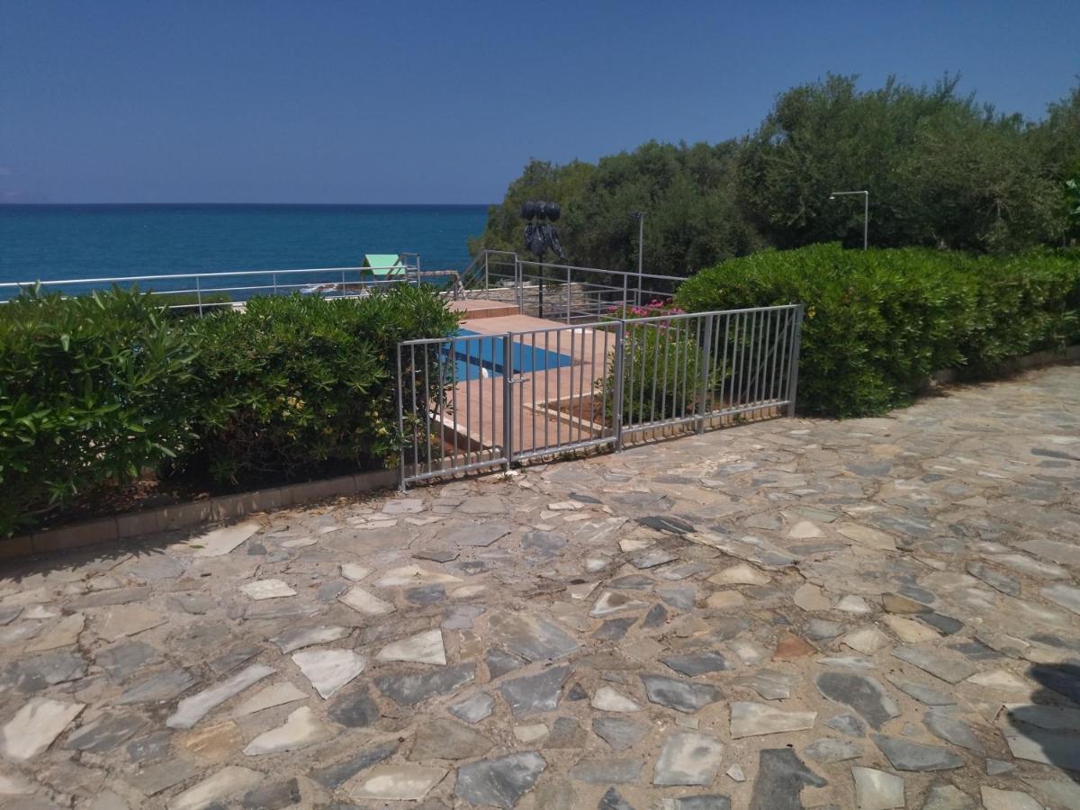 Beachfront Family Villa Katerina With Private Pool, Playground, Bbq & Amazing Sea Views! Petres  Экстерьер фото